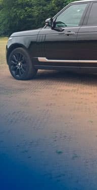 Imagen del uso de las rejillas Ecodeck como plazas de aparcamiento