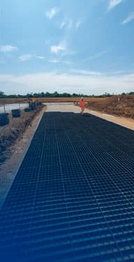 Imagen del uso de las rejillas Ecodeck como acceso temporal